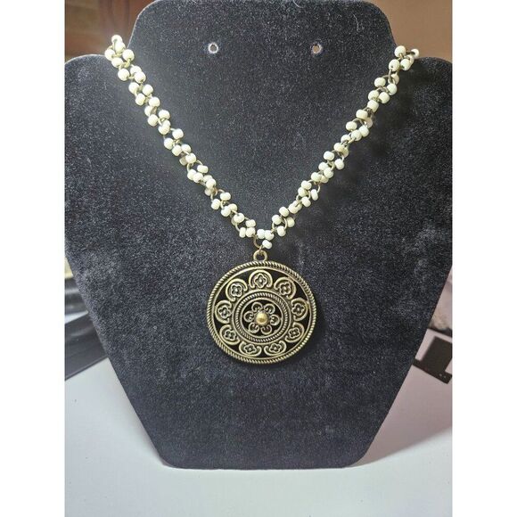 **Final Sale** Cookie Lee circular pendant necklace - Picture 1 of 8